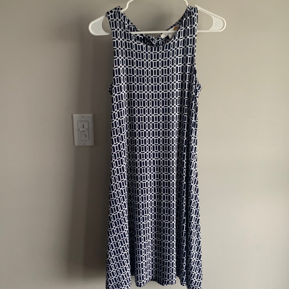 Woman’s navy/ white pattern sleeveless dress